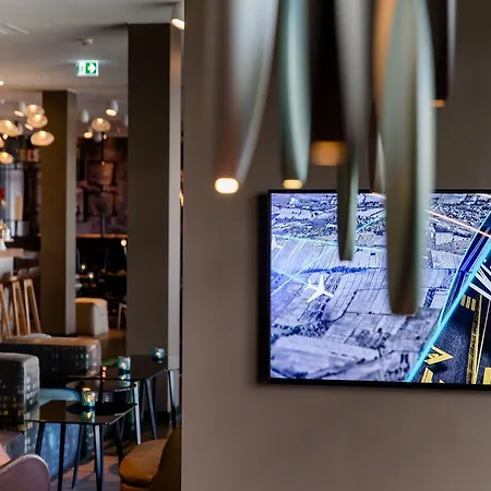 One Frankfurt Airport 3*