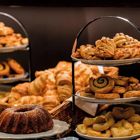 موتيل وان مطار فندق 3*