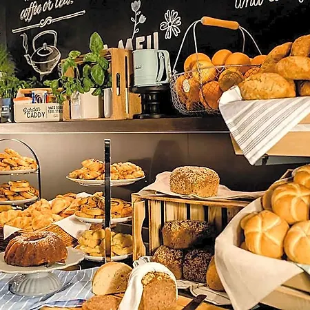 One Frankfurt-airport 3*