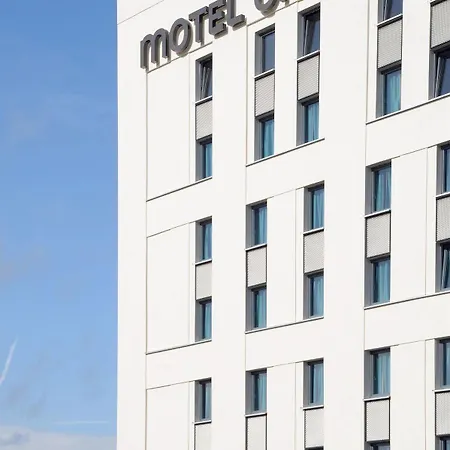 One Frankfurt Airport 3*