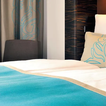 One Frankfurt Airport 3*