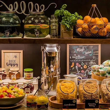 One Frankfurt Airport Hotel 3*